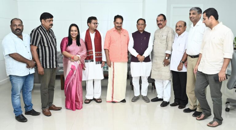 मुख्यमंत्री श्री साय से केरल एवं ओडिशा के सांसदों के प्रतिनिधिमंडल ने की सौजन्य मुलाकात