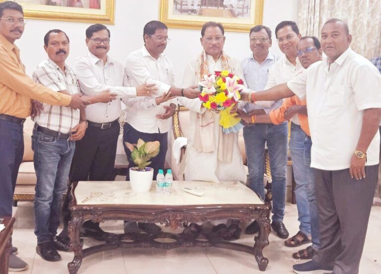 मुख्यमंत्री श्री विष्णु देव साय को कंवर समाज प्रतिनिधिमंडल ने दी बधाई एवं करमा तिहार के लिए आमंत्रण