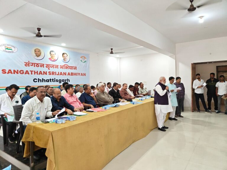 मतदाता सूचियों के विशेष गहन पुनरिक्षण (ैप्त्) को लेकर जिला कांग्रेस कमेटी कार्यालय राजीव भवन में सोमवार 3 नवंबर को विशेष प्रशिक्षण कार्याशाला का आयोजन किया गया।