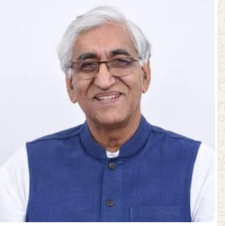 मौजूदा न्यायालय परिसर में ही जिला न्यायालय के नवीन भवन निर्माण के समर्थन में पूर्व उपमुख्यमंत्री टी एस सिंहदेव ने सरगुजा कलेक्टर को पत्र लिखा है।