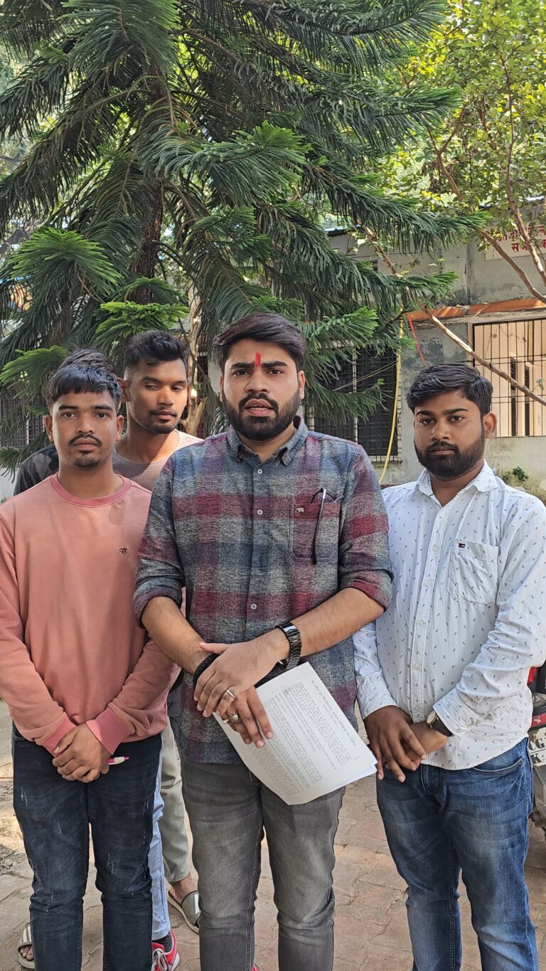 संत गहिरा गुरु विश्वविद्यालय, भकुरा (सरगुजा)में छात्रों के परिणाम (मार्कशीट/हार्ड कॉपी) में सुधार के नाम पर विश्वविद्यालय के अधिकारियों द्वारा कथित रूप से ₹2000 से ₹2500 तक की अवैध वसूली किए जाने का गंभीर मामला सामने आया है।