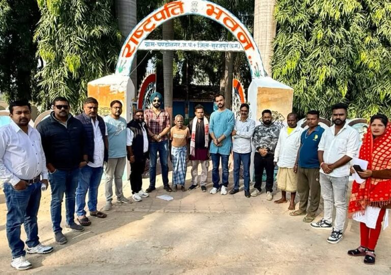 कांग्रेस के प्रतिनिधि मंडल द्वारा पंडोंनगर स्थित “राष्ट्रपति भवन” जा कर पंडों समाज के लोगों से मुलाक़ात की।