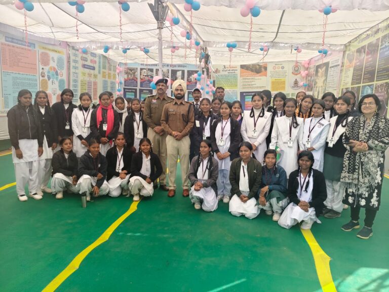 पुलिस लाईन हायर सेकेंडरी विद्यालय के छात्राओं को नये कानून के संबंध में जानकारी दी गई।