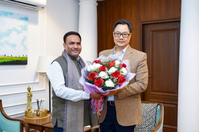 छत्तीसगढ़ राज्य वक्फ बोर्ड के अध्यक्ष एवं कैबिनेट मंत्री दर्जा प्राप्त डॉ. सलीम राज ने नई दिल्ली प्रवास के दौरान केंद्रीय अल्पसंख्यक मामलों के मंत्री श्री किरेन रिजिजू से सौजन्य भेंट की।