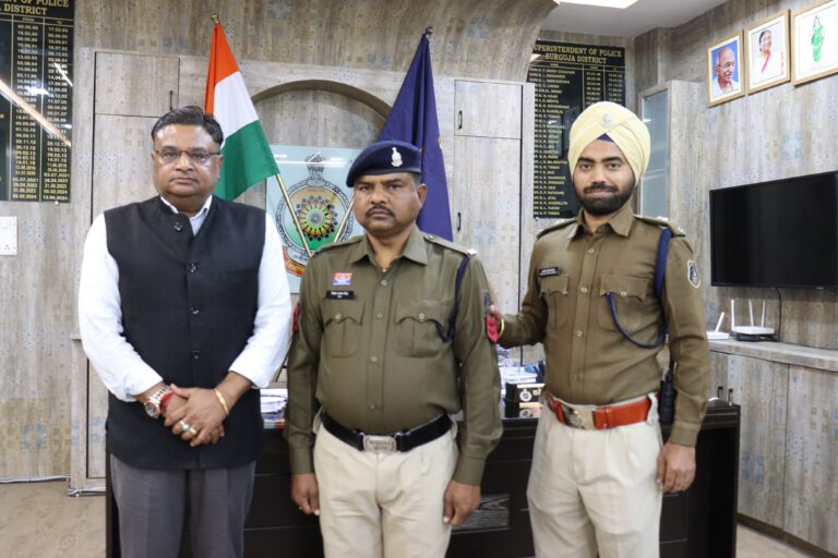 आरक्षक (चालक) दिनेश प्रताप सिंह को जिले मे पदस्थापना पश्चात प्रधान आरक्षक (चालक) के पद पर किया गया पदोन्नत।