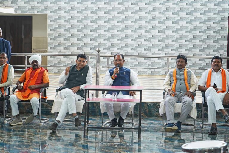 दिव्यांग बच्चों के बीच पहुंचे मुख्यमंत्री श्री साय