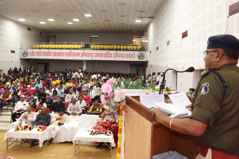 पीजी कॉलेज स्थित ऑडिटोरियम मे 37 वाँ राष्ट्रीय सड़क सुरक्षा माह का भव्य समापन समारोह हुआ सम्पन्न।