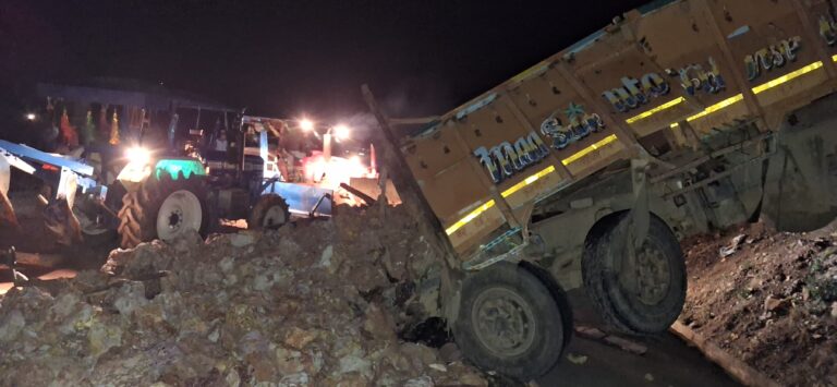 कुसमी बलरामपुर जामटोली घाट ट्रक हादसा: नो-एंट्री में वाहन कैसे पहुंचा? दो घंटे जाम, जांच के आदेश