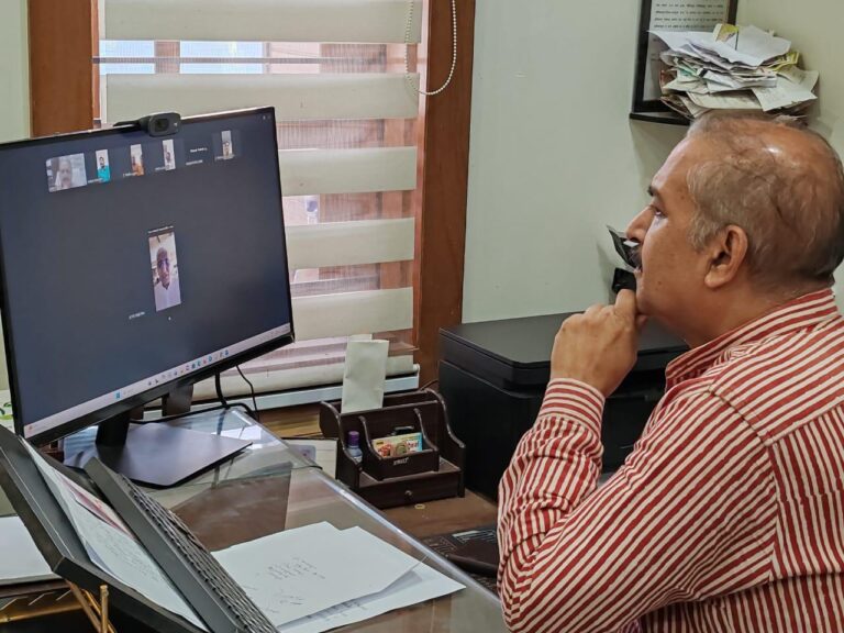 प्रदेश कांग्रेस कमेटी के निर्देश पर मनरेगा बचाव संग्राम और संगठन को वार्ड, पंचायत एवं बूथ स्तर तक मजबूत करने के उद्देश्य से बलरामपुर जिले के कांग्रेस पदाधिकारियों की एक महत्वपूर्ण वर्चुअल बैठक आयोजित की गई।