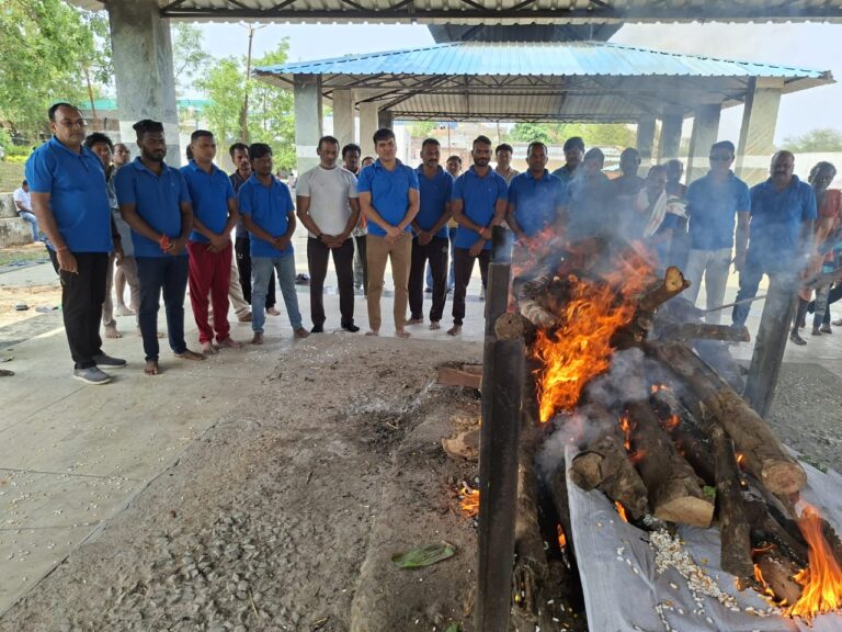 अमानवीय घटना के बीच मानवता की मिसाल: अनोखी सोच संस्था ने किया मृत महिला का सम्मानपूर्वक अंतिम संस्कार