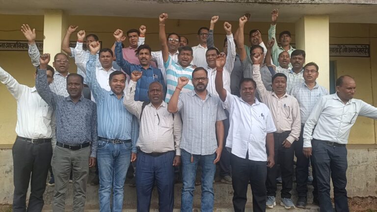 छत्तीसगढ़ टीचर्स एसोसिएशन, सरगुजा की जिलास्तरीय बैठक सम्पन्न