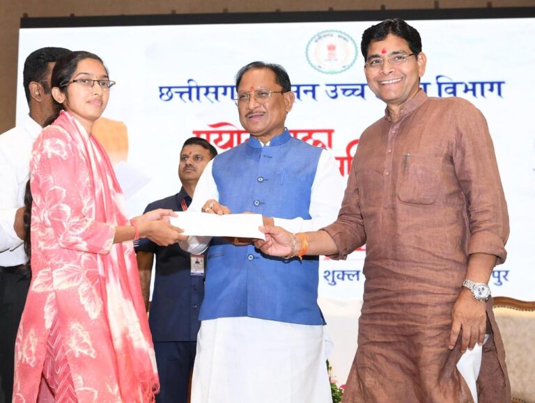 युवाओं के उज्ज्वल भविष्य के लिए सरकार पूर्णतः प्रतिबद्ध : मुख्यमंत्री श्री विष्णु देव साय