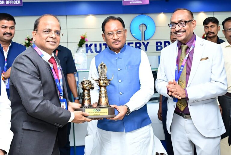 मुख्यमंत्री श्री विष्णु देव साय ने कचहरी चौक स्थित एसबीआई के नये भवन का किया शुभारंभ, आधुनिक बैंकिंग सुविधाओं से मिलेगा लाभ