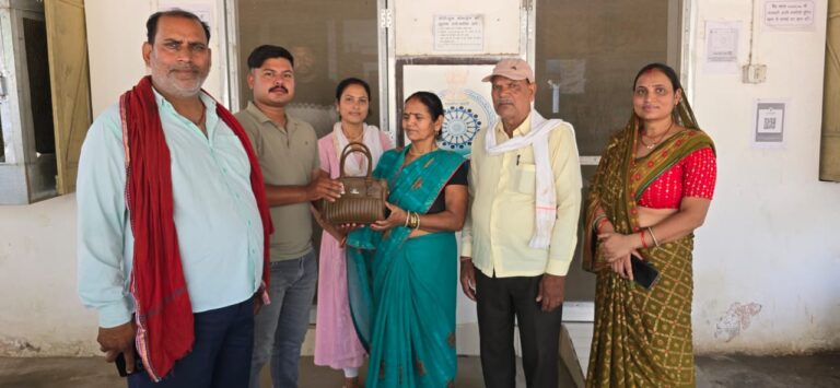 झारखंड से अम्बिकापुर आए यात्री का जेवर एवं नगदी से भरा बैग बस में ही छूटा, साइबर सेल की टीम ने 1 घंटे के भीतर वापस दिलाया