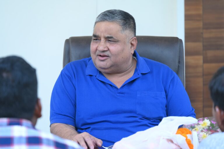 जनदर्शन में कैबिनेट मंत्री राजेश अग्रवाल ने सुनीं आम जनता की समस्या,,लखनपुर स्थित निज निवास में क्षेत्रवासियों से किया सीधा संवाद,, अधिकारियों को समयबद्ध निराकरण के निर्देश,,