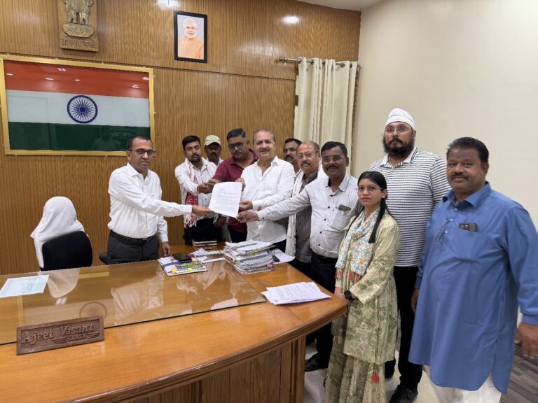 नगर निगम क्षेत्र में बदहाल सड़कों, चरमराई जल निकासी व्यवस्था, अघोषित बिजली कटौती, ठप सफाई व्यवस्था, बंद स्ट्रीट लाइटों, लंबित सामाजिक सुरक्षा पेंशन और आम जनता की समस्याओं को लेकर कांग्रेस ने मोर्चा खोल दिया है।
