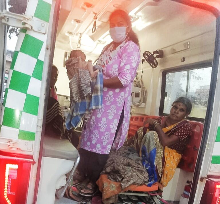 चलती एम्बुलेंस में गूंजी किलकिारी: EMT विद्याविती की सूझबूझ से जच्चा-बच्चा सुरक्षित,,,