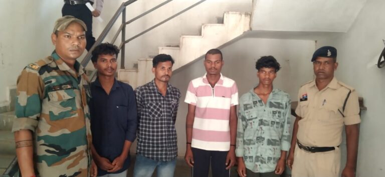 डॉयल-112 वाहन में तैनात आरक्षक पर हमला करने वाले 04 आरोपी गिरफ्तार।