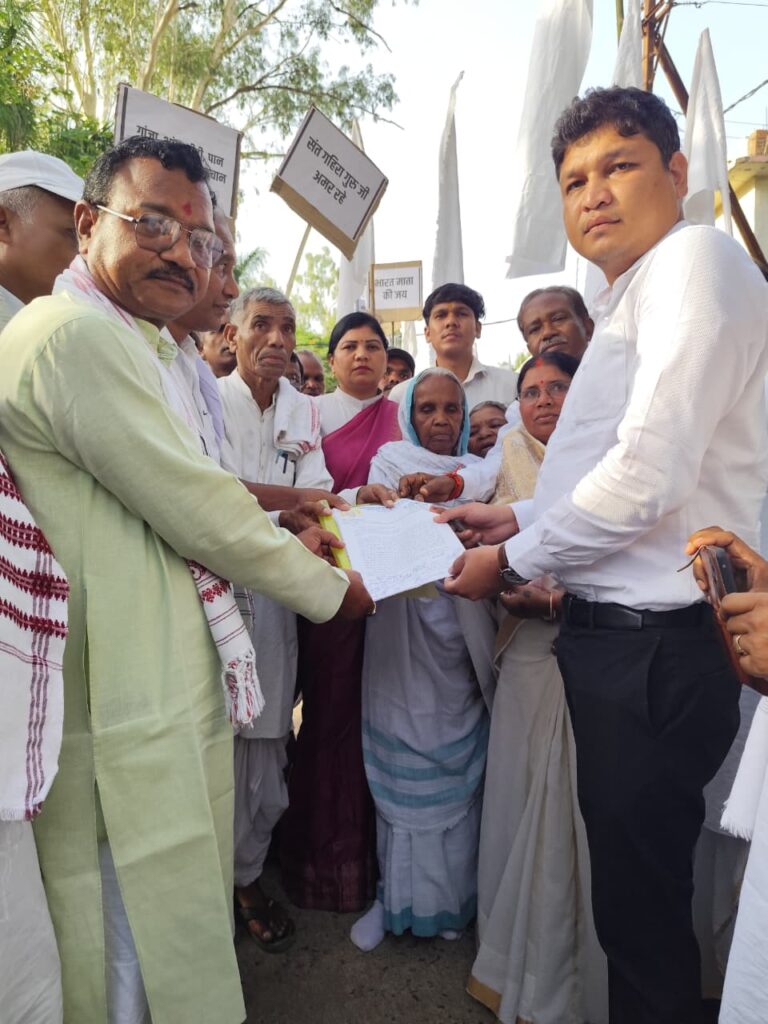 राजमोहनी देवी सेवा संस्थान ने नशा मुक्ति को लेकर निकाली जनजागरण रैली महामहिम राज्यपाल और मुख्यमंत्री के नाम कलेक्टर को सौंपा ज्ञापन