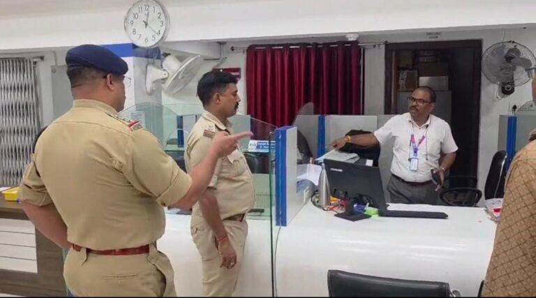 डीआईजी एवं एसएसपी सरगुजा के दिशा निर्देशन मे समस्त राष्ट्रीयकृत एवं निजी बैंकों, एटीएम में चलाया गया सघन चेकिंग अभियान।