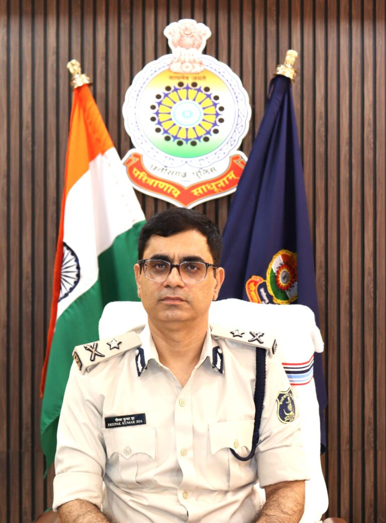 जिलों में निवासरत् किरायेदार बाहरी व्यक्तियों/संदिग्ध व्यक्तियों/मुसाफिरों/दीगर राज्यों के फरार आरोपियों सहित असामाजिक तत्वों का विशेष अभियान चलाकर सत्यापन करने के निर्देश