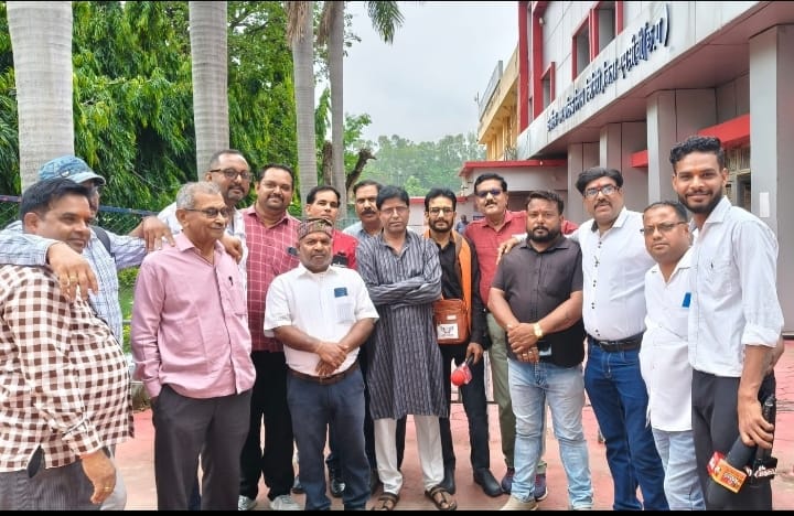 चिरमिरी नगर निगम: एल्डरमैन शपथग्रहण समारोह का पत्रकारों ने किया सामूहिक रूप से बहिष्कार एकजुट पत्रकारो ने किया विरोध,,,