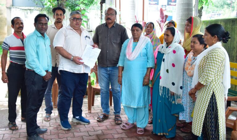 जनदर्शन में पर्यटन एवं संस्कृति मंत्री राजेश अग्रवाल ने सुनीं लोगों की समस्याएं, त्वरित समाधान के दिए निर्देश