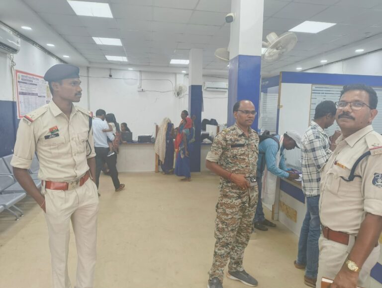 सरगुजा पुलिस द्वारा बैंक, एटीएम एवं ज्वेलर्स दुकानों का किया गया औचक निरीक्षण, संदिग्धो से हुई कड़ी पूछताछ।