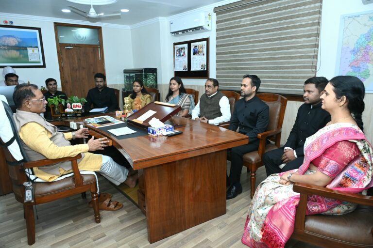 कर्तव्यनिष्ठ होकर जनसेवा एवं सुशासन के लिए जमीनी स्तर पर करें बेहतर कार्य : मुख्यमंत्री श्री विष्णु देव साय