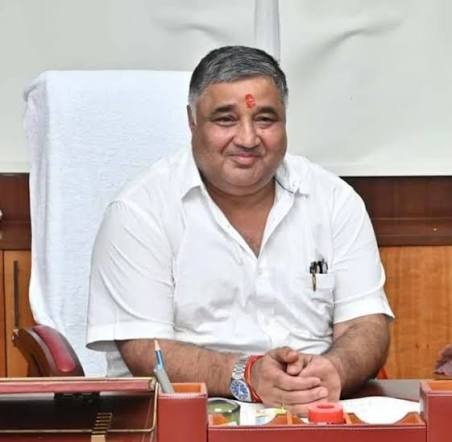 मुख्यमंत्री श्री विष्णुदेव साय के नेतृत्व में सरगुजा के स्वास्थ्य सेवाओं को बड़ी मजबूती पर्यटन एवं संस्कृति मंत्री राजेश अग्रवाल की पहल पर डीएमएफ से 26 पैरामेडिकल पदों की स्वीकृति, दूरस्थ अंचलों तक पहुंचेगी बेहतर स्वास्थ्य सुविधा