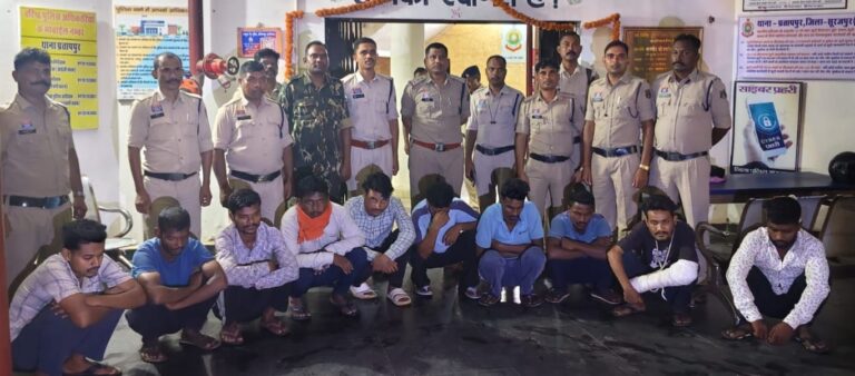 प्रतापपुर थाना क्षेत्र अन्तर्गत हुए अपहरण व हत्या के मामले में गिरफ्तारशुदा 10 आरोपियों को थाना प्रतापपुर पुलिस ने रिविजन पिटिशन दाखिल कर 15 दिवस का न्यायिक रिमाण्ड प्राप्त कर भेजा जेल।