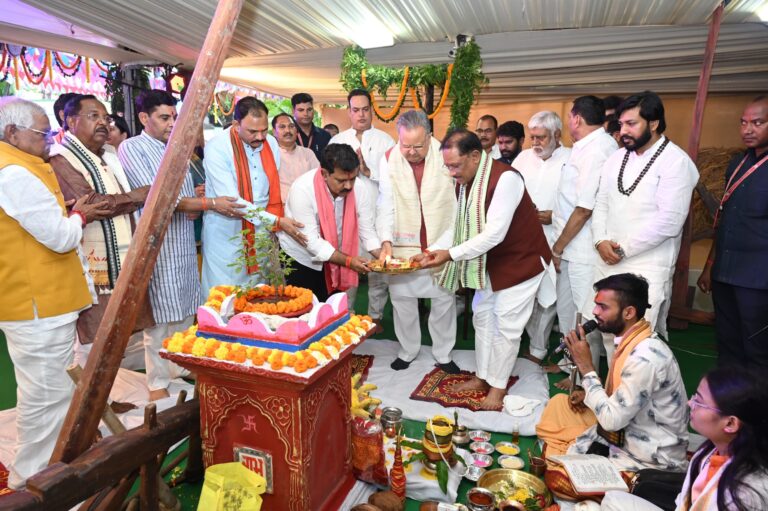 विष्णु सरकार ने बढ़ाया किसानों का मान-खेती किसानी को मिला नया संबल छत्तीसगढ़ की कृषि संस्कृति परंपरा व आस्था से जुड़ा है हरेली तिहार