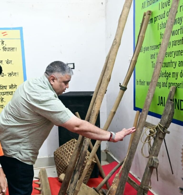प्रभारी मंत्री राजेश अग्रवाल ने किया पौधरोपण, हरेली पर हरित जीपीएम का संकल्प