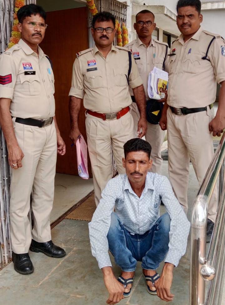 जुआरियों पर पुलिस का शिकंजा : जुआ खेलने के मामले में फरार आरोपी गिरफ्तार…