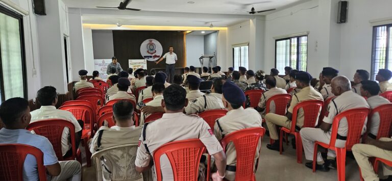 छत्तीसगढ़ पुलिस के आह्वान पर सरगुजा पुलिस द्वारा पुलिस लाईन अम्बिकापुर में ‘‘साइबर जागृति अभियान’’ का किया गया आयोजन।