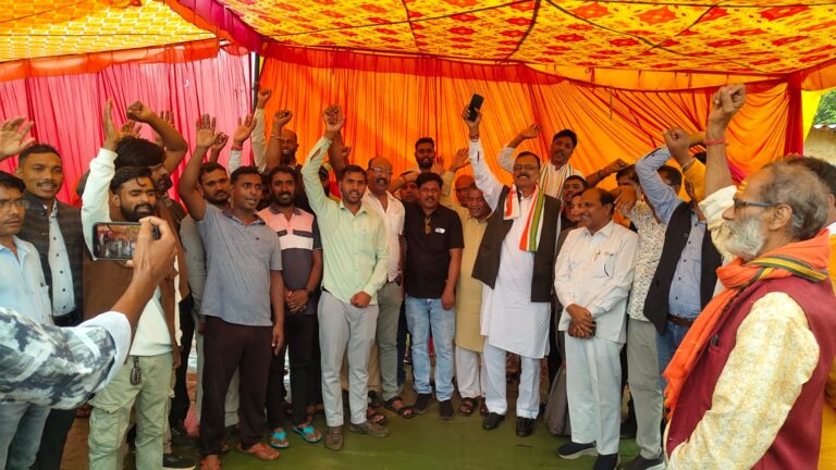 ट्रक मालिकों के समर्थन में उतरी कांग्रेस, जिला अध्यक्ष हरिहर प्रसाद यादव ने लंबित भुगतान शीघ्र कराने की मांग उठाई..