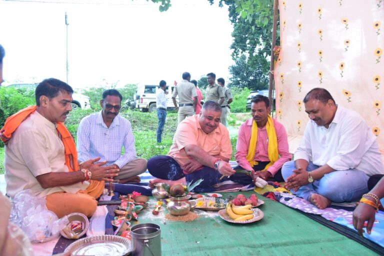 महिलाओं के हुनर को मिलेगा मंच, आत्मनिर्भरता को मिलेगी नई उड़ान खम्हरिया और उदयपुर में महतारी सदन निर्माण का भूमिपूजन, मंत्री राजेश अग्रवाल ने दी सौगात