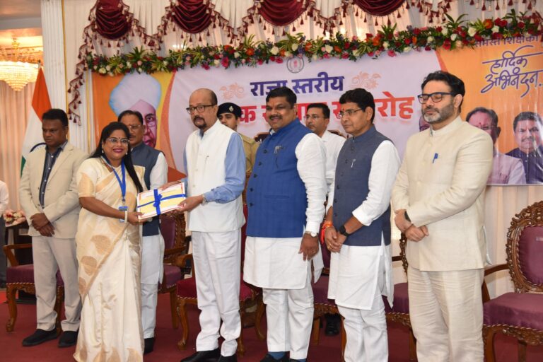 21 वर्षों की उत्कृष्ट सेवा और नवाचारों के लिए मिला राज्यपाल पुरस्कार
