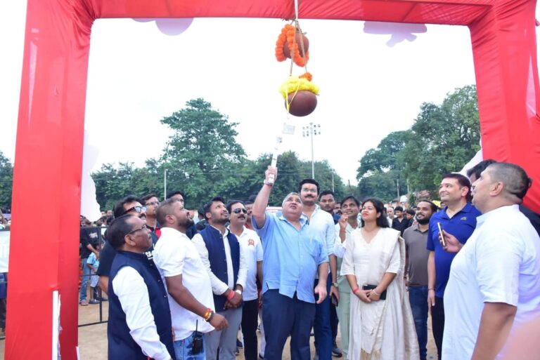 जशपुर में दही हांडी महोत्सव में शामिल हुए मंत्री राजेश अग्रवाल