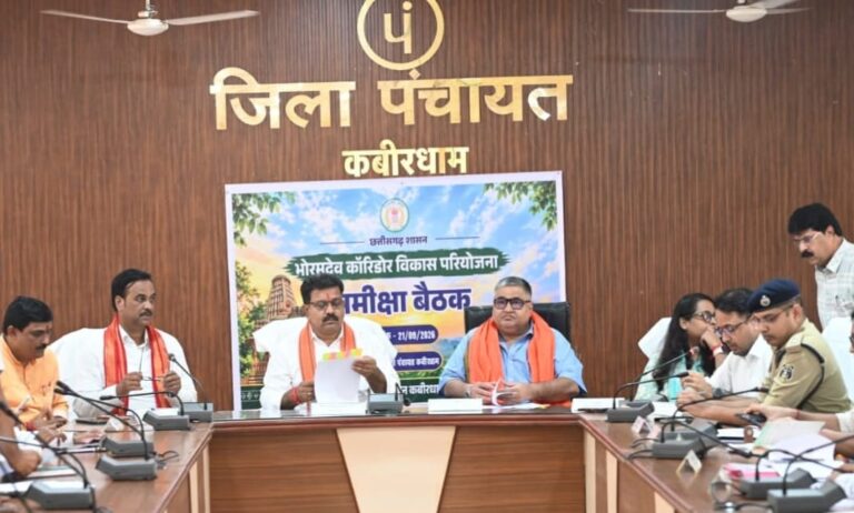 पर्यटन एवं संस्कृति मंत्री राजेश अग्रवाल ने कवर्धा में सिद्धेश्वर महादेव और संकट मोचन हनुमान मंदिर में की पूजा-अर्चना, प्रदेश की सुख-शांति, समृद्धि और जनकल्याण के लिए की प्रार्थना