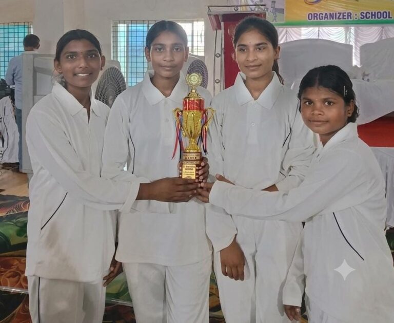 शासकीय कन्या स्कूल अम्बिकापुर की बालिकाओं का क्रिकेट में शानदार प्रदर्शन बालिका क्रिकेट की नई शुरुआत ने दिलाई राज्य स्तरीय उपलब्धि