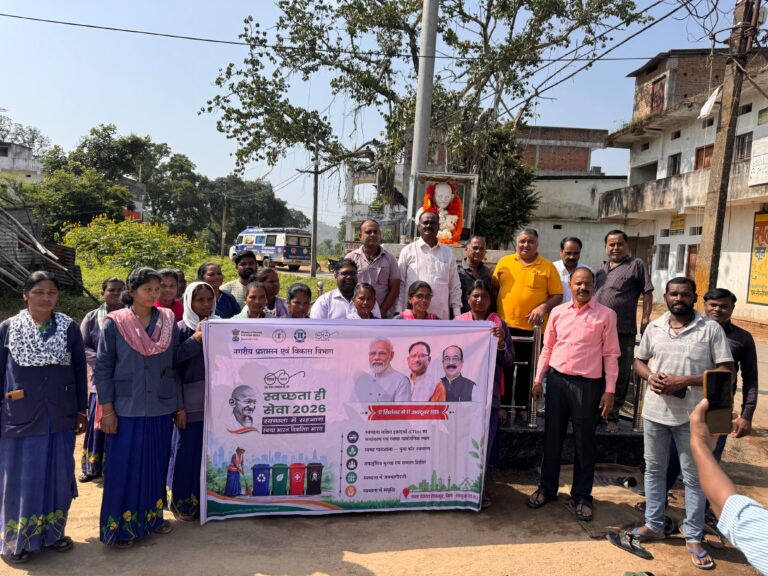 छत्तीसगढ़ शासन के लोकप्रिय पर्यटन एवं संस्कृति मंत्री राजेश अग्रवाल ने श्रमदान कर दिया स्वच्छता और सेवा का संदेश