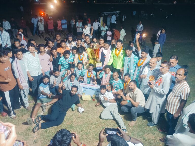 पंचायत स्तरीय नॉकआउट फुटबॉल प्रतियोगिता का सफल समापन भेलवां (फरसाबहार) ने लोधमा को हराकर जीता खिताब