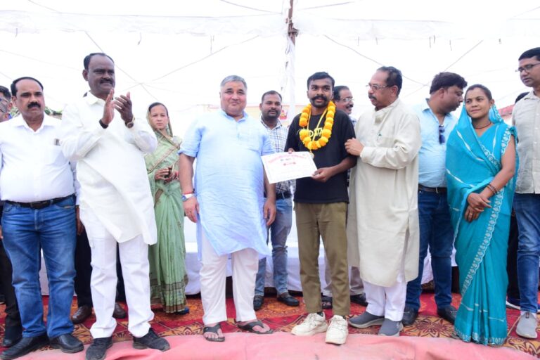 सरगुजा ओलंपिक से निखर रही ग्रामीण खेल प्रतिभाएं, युवा खिलाड़ियों के सपनों को मिल रही नई उड़ान : पर्यटन मंत्री श्री राजेश अग्रवाल