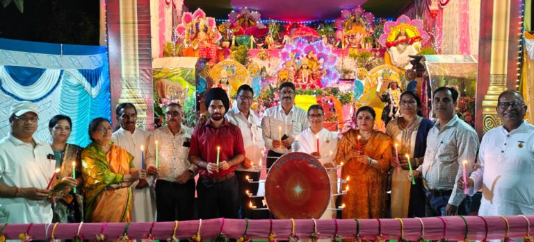 चैतन्य देवियों की झांकी का दीप प्रज्वलन एवं आरती के साथ शुभारंभ