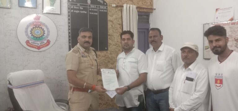चिरमिरी की ट्रैफिक व्यवस्था को लेकर कांग्रेस की पहल, टीआई साहब को सौंपा ज्ञापन।
