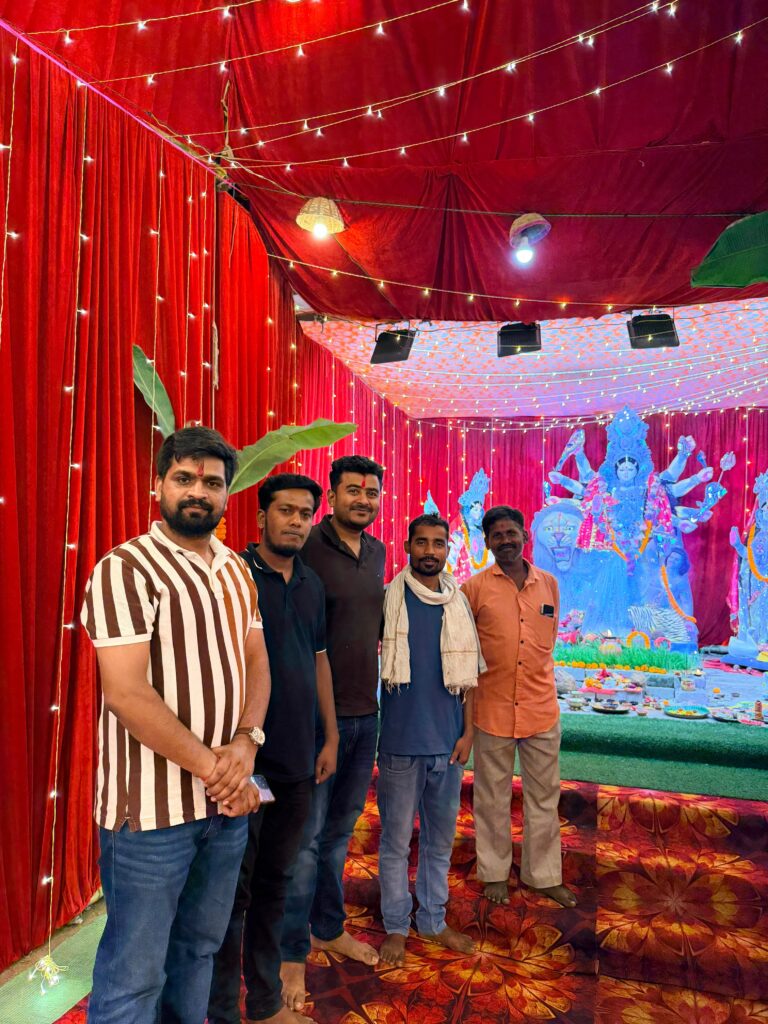 नावापारा की दुर्गा पूजा समिति पहुंचे भाजपा युवा नेता सौरभ अग्रवाल, मां दुर्गा के दरबार में की प्रदेशवासियों की खुशहाली की कामना