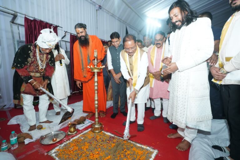 बाबा गुरु घासीदास जी के सत्य, अहिंसा और सामाजिक समरसता के मार्ग पर आगे बढ़ रही प्रदेश सरकार : मुख्यमंत्री श्री विष्णु देव साय